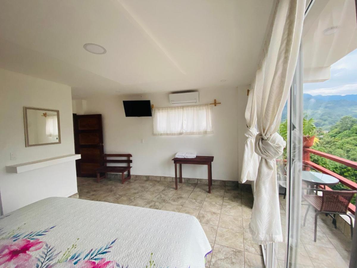 K&M Hotel Ксилитла Екстериор снимка